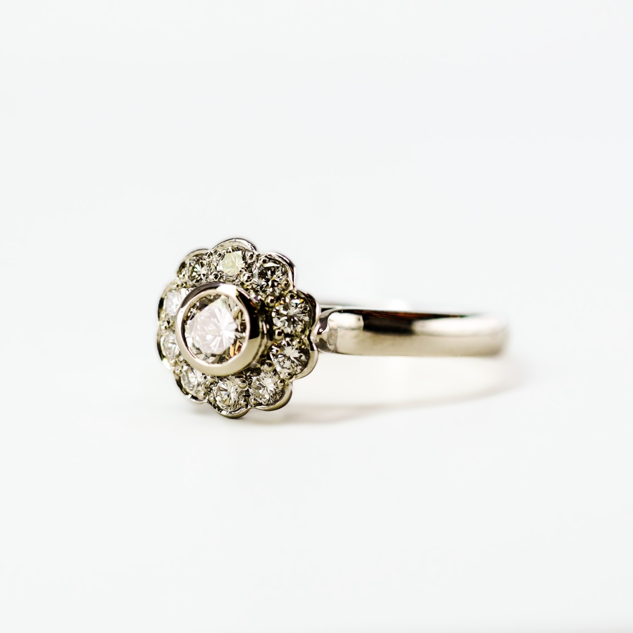 18ct White Gold 0.57ct Diamond Flower Cluster Ring Size O½ #69327 18ct White Gold 0.57ct Diamond Flower Cluster Ring Size O½ #69327 - Image 10