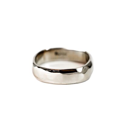 18ct White Gold Squared Hammered 5.4mm White Gold Ring Band Size Q #51084