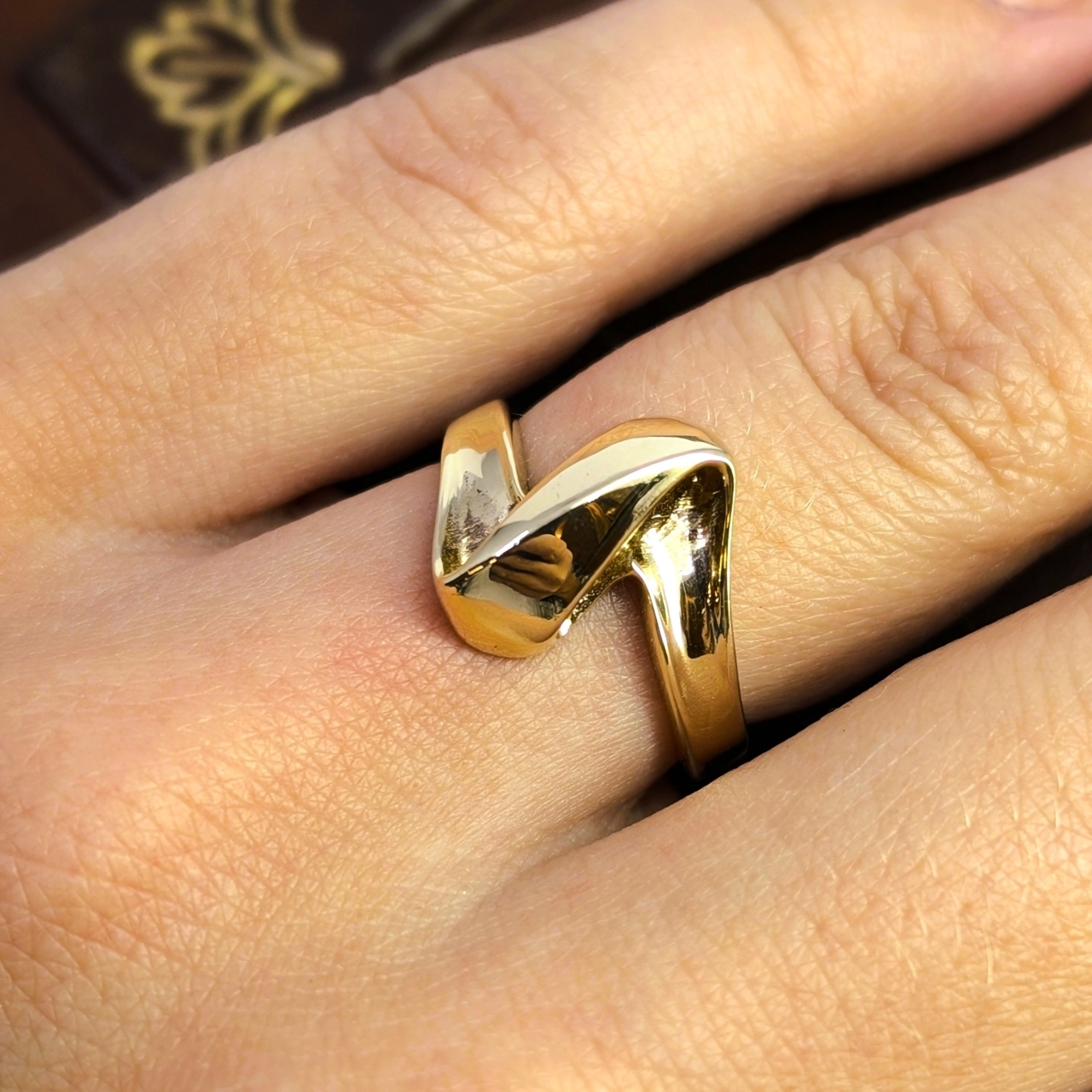 9ct yellow Gold Twist Ring Size N #69891 9ct yellow Gold Twist Ring Size N #69891 - Image 2