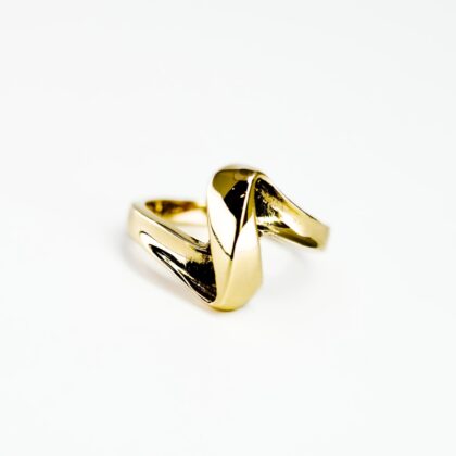 Monty's 9ct yellow Gold Twist Ring Size N #69891