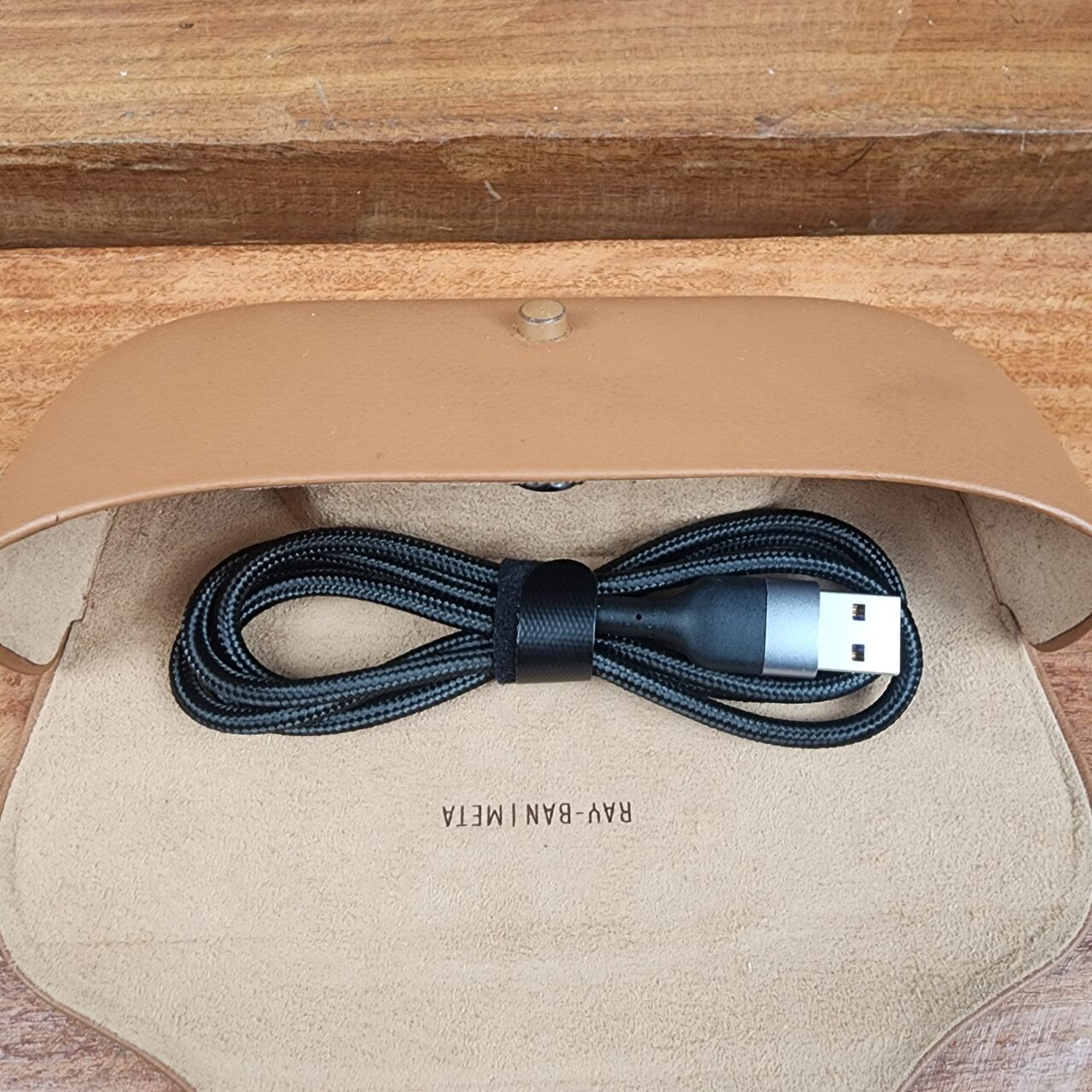 Ray-Ban Meta Charging Case 1AT2414A00 Wayfarer Headliner Skyler USB-C #69677-1 Ray-Ban Meta Charging Case 1AT2414A00 Wayfarer Headliner Skyler USB-C #69677-1 - Image 4