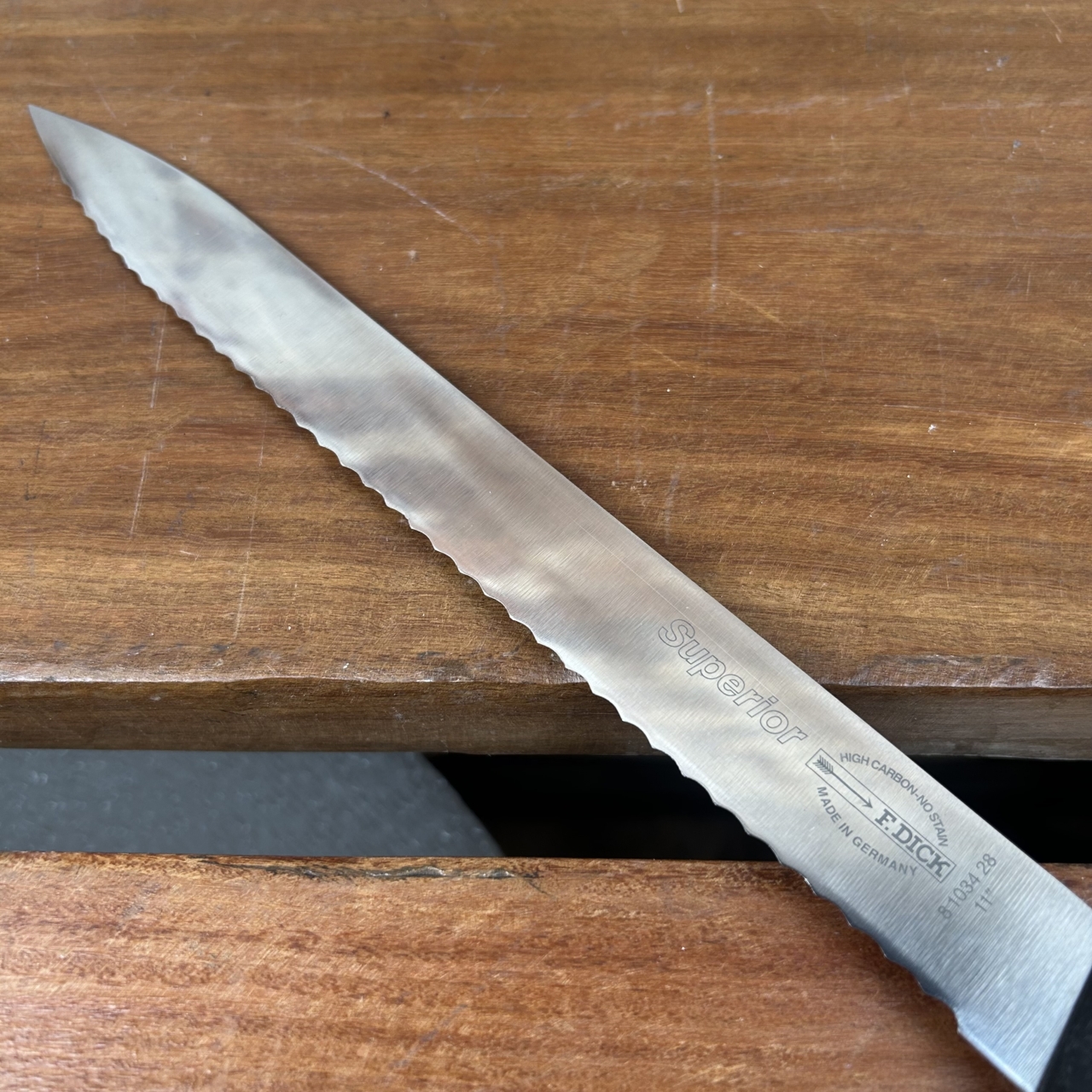 F. Dick Superior 28cm Serrated Slicer Knife 8103428 – German Made – New #68467-5 F. Dick Superior 28cm Serrated Slicer Knife 8103428 – German Made – New #68467-5 - Image 3