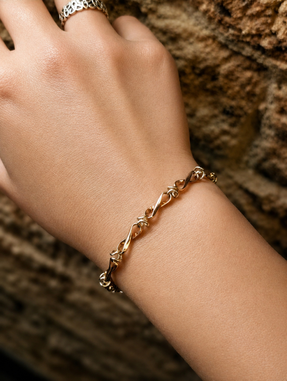 9ct Two-Tone Gold Knot Link Bracelet | Rose & White Gold | 19cm | 8.8g | Hallmarked 9ct #70152 9ct Two-Tone Gold Knot Link Bracelet | Rose & White Gold | 19cm | 8.8g | Hallmarked 9ct #70152 - Image 2