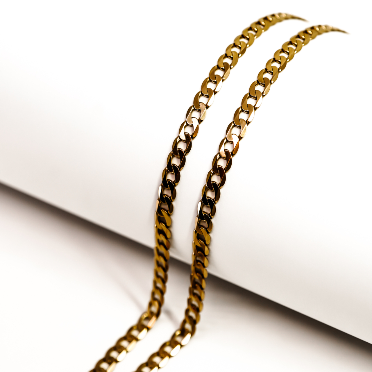 9ct Yellow Gold Curb Chain | Italian | 57cm | 5.8mm | Hallmarked 375 Italy | 22.3g #70428 9ct Yellow Gold Curb Chain | Italian | 57cm | 5.8mm | Hallmarked 375 Italy | 22.3g #70428 - Image 3
