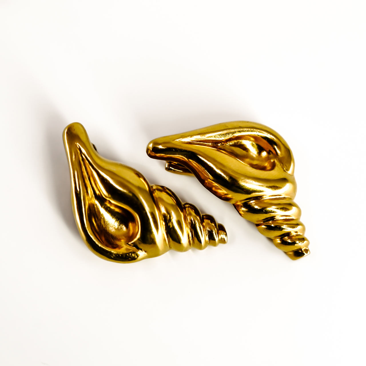 Ilias Lalaounis 18ct Gold Seashell Earrings | Yellow Gold | Hallmarked Greece 750 | c.1979 | 27.4g #70174 Ilias Lalaounis 18ct Gold Seashell Earrings | Yellow Gold | Hallmarked Greece 750 | c.1979 | 27.4g #70174 - Image 2
