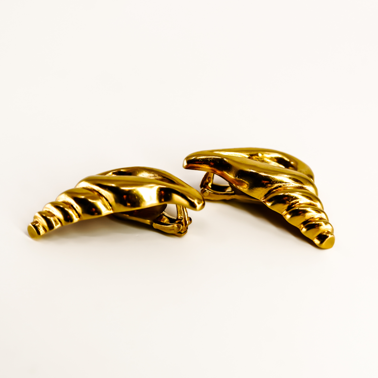 Ilias Lalaounis 18ct Gold Seashell Earrings | Yellow Gold | Hallmarked Greece 750 | c.1979 | 27.4g #70174 Ilias Lalaounis 18ct Gold Seashell Earrings | Yellow Gold | Hallmarked Greece 750 | c.1979 | 27.4g #70174 - Image 9