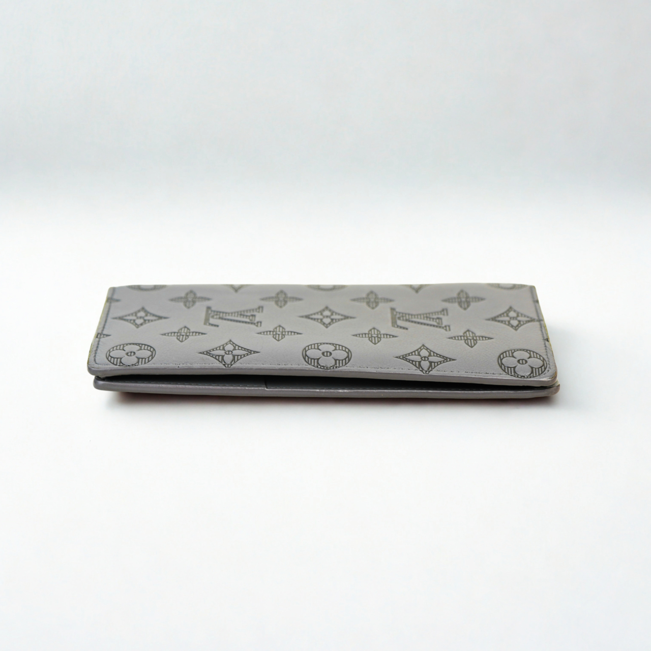 Louis Vuitton Portefeuille Brazza Long Wallet | Monogram Shadow | Grey #70415 Louis Vuitton Portefeuille Brazza Long Wallet | Monogram Shadow | Grey #70415 - Image 3