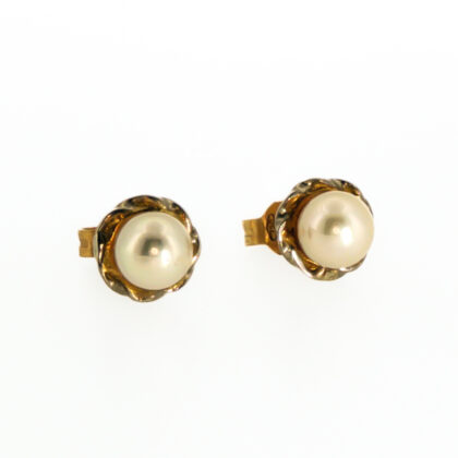 Monty's 18ct Yellow Gold Pearl Stud Earrings | Scalloped Setting | 5.5mm Pearls #70484