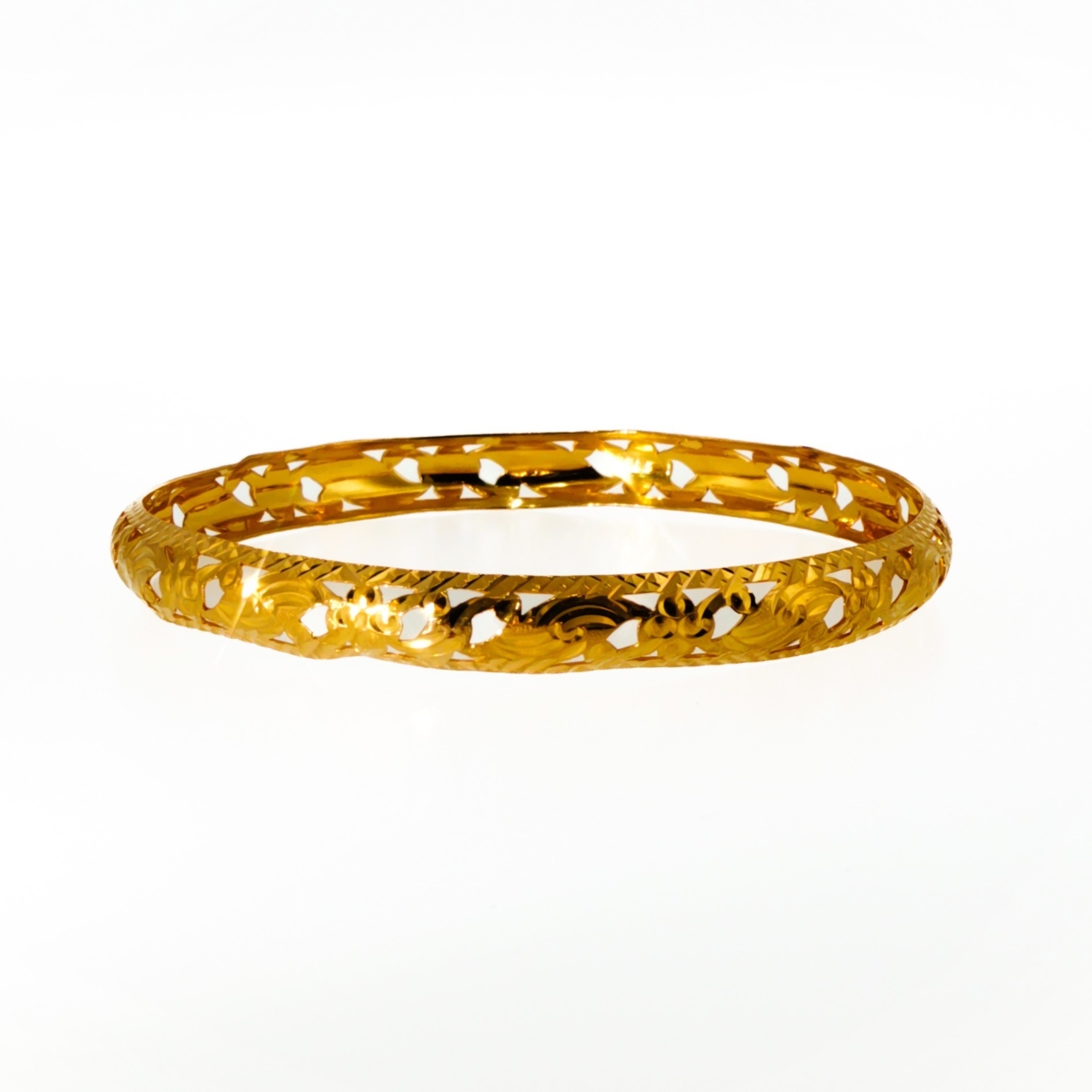 22ct Yellow Gold Pierced Scrollwork Bangle | Hallmarked 22ct #70638 22ct Yellow Gold Pierced Scrollwork Bangle | Hallmarked 22ct #70638 - Image 3