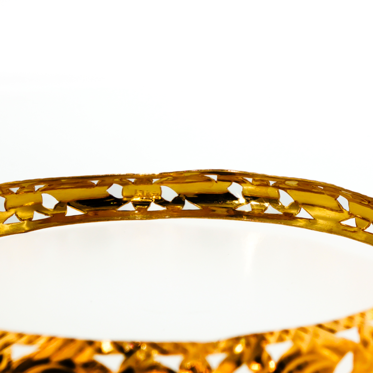 22ct Yellow Gold Pierced Scrollwork Bangle | Hallmarked 22ct #70638 22ct Yellow Gold Pierced Scrollwork Bangle | Hallmarked 22ct #70638 - Image 5
