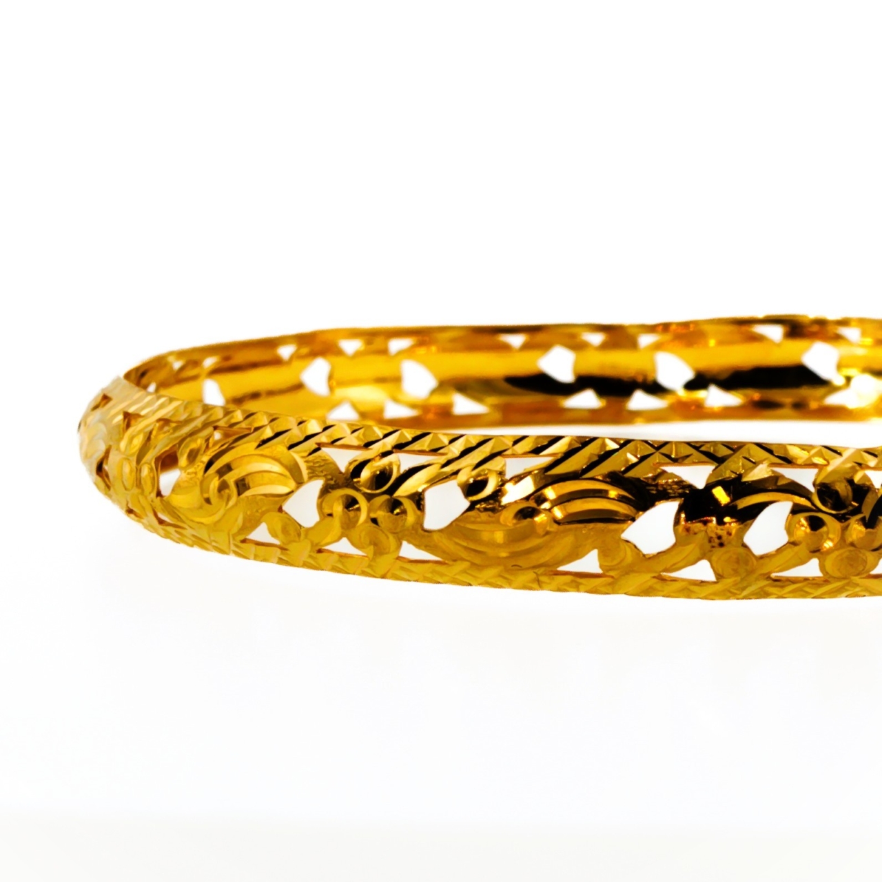 22ct Yellow Gold Pierced Scrollwork Bangle | Hallmarked 22ct #70638 22ct Yellow Gold Pierced Scrollwork Bangle | Hallmarked 22ct #70638 - Image 7