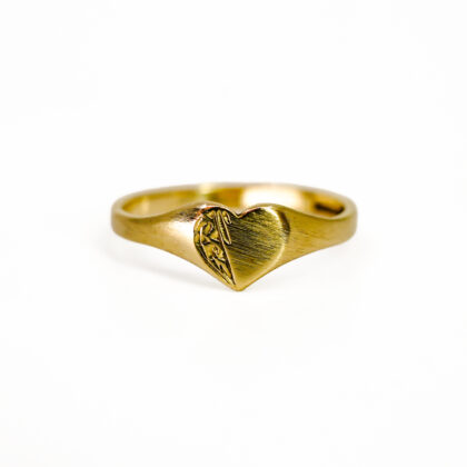 9ct Yellow Gold Heart Signet Ring | Engraved Detail | Size K #70939