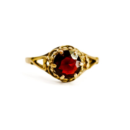 Monty's Vintage 9ct Yellow Gold Garnet Ring | Ornate Openwork Setting | Size O #70952