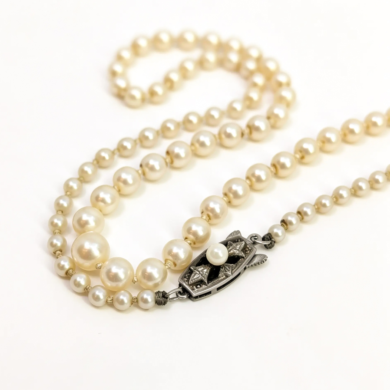 Vintage Mikimoto Graduated Pearl Necklace with Silver Clasp + Box + Certificate #70579 Vintage Mikimoto Graduated Pearl Necklace with Silver Clasp + Box + Certificate #70579 - Image 2