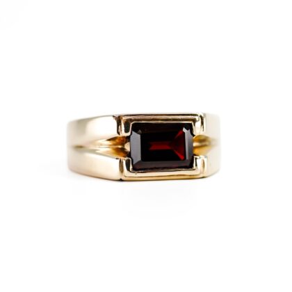 Vintage 9ct Yellow Gold Garnet Signet Ring | Emerald Cut | Size U½ #71234