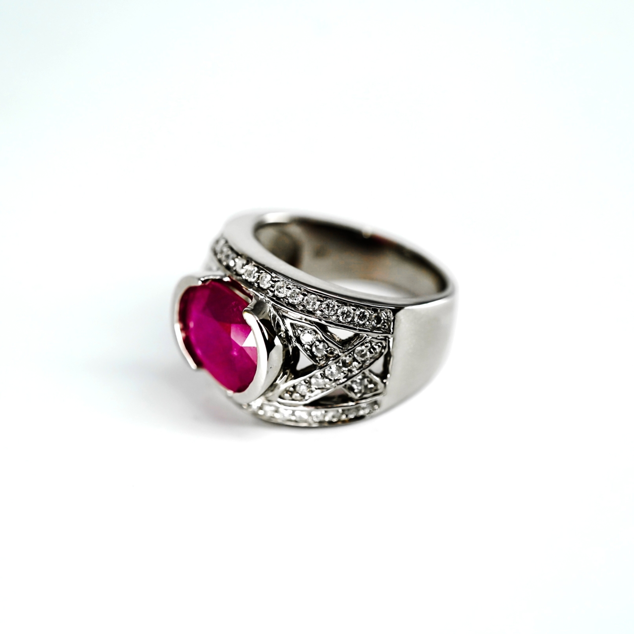 14ct Ruby & Diamond White Gold Ring | 10.9g | Statement Cocktail | Size M #70778 14ct Ruby & Diamond White Gold Ring | 10.9g | Statement Cocktail | Size M #70778 - Image 8