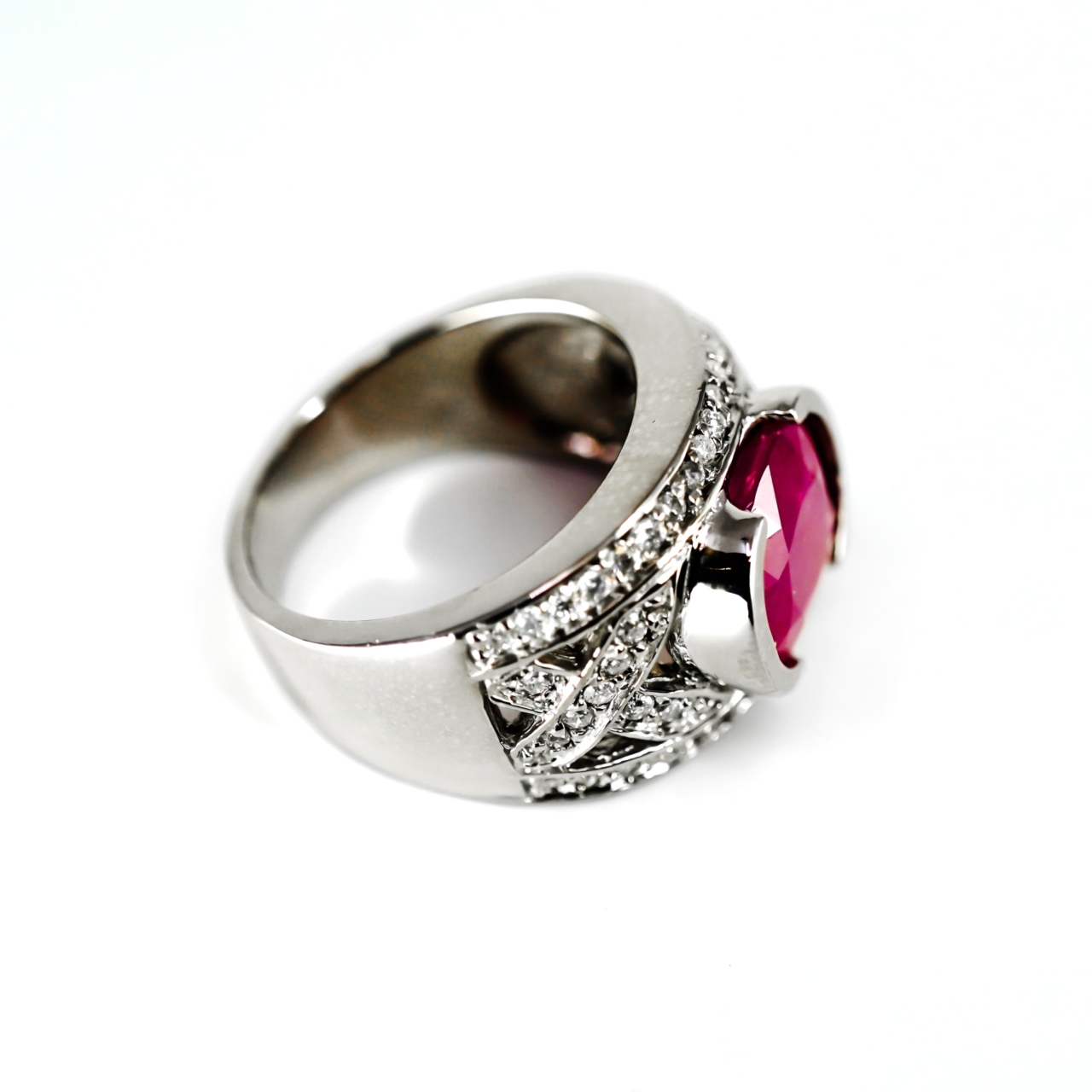 14ct Ruby & Diamond White Gold Ring | 10.9g | Statement Cocktail | Size M #70778 14ct Ruby & Diamond White Gold Ring | 10.9g | Statement Cocktail | Size M #70778 - Image 9