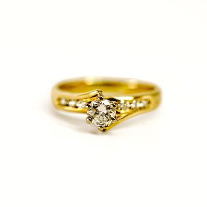 18ct Yellow Gold 0.40ct TDW Diamond Ring | 0.28ct H/SI Centre | Valuation $2,699 Size I #70954