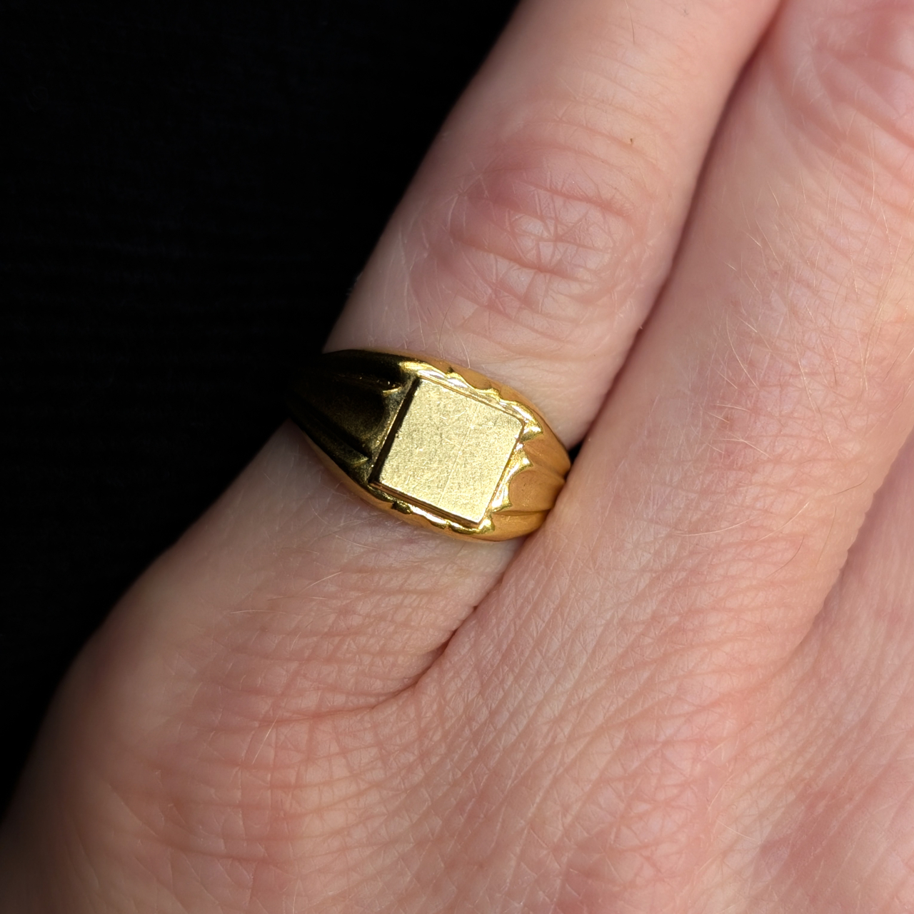 18ct Yellow Gold Ladies Signet Ring | Size E | 8.5mm Top #71496 18ct Yellow Gold Ladies Signet Ring | Size E | 8.5mm Top #71496 - Image 2