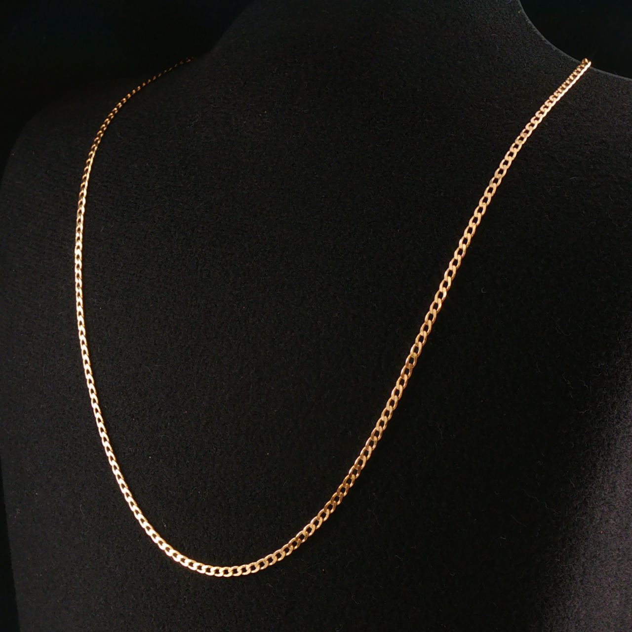 9ct Yellow Gold Curb Link Chain Necklace 45cm #72104 9ct Yellow Gold Curb Link Chain Necklace 45cm #72104 - Image 4