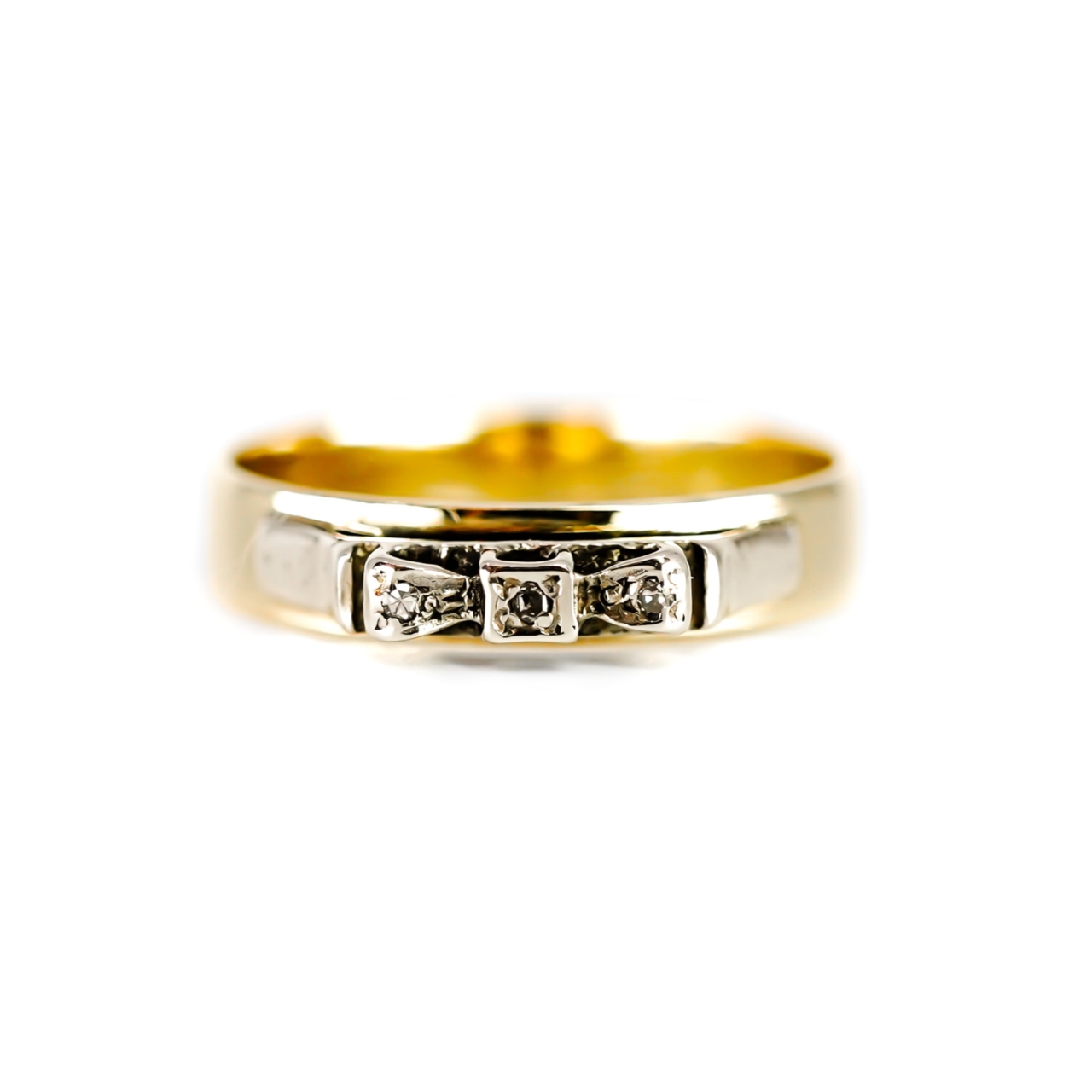 9ct Yellow Gold Diamond Ring | 2.2g | Size P #72085 9ct Yellow Gold Diamond Ring | 2.2g | Size P #72085