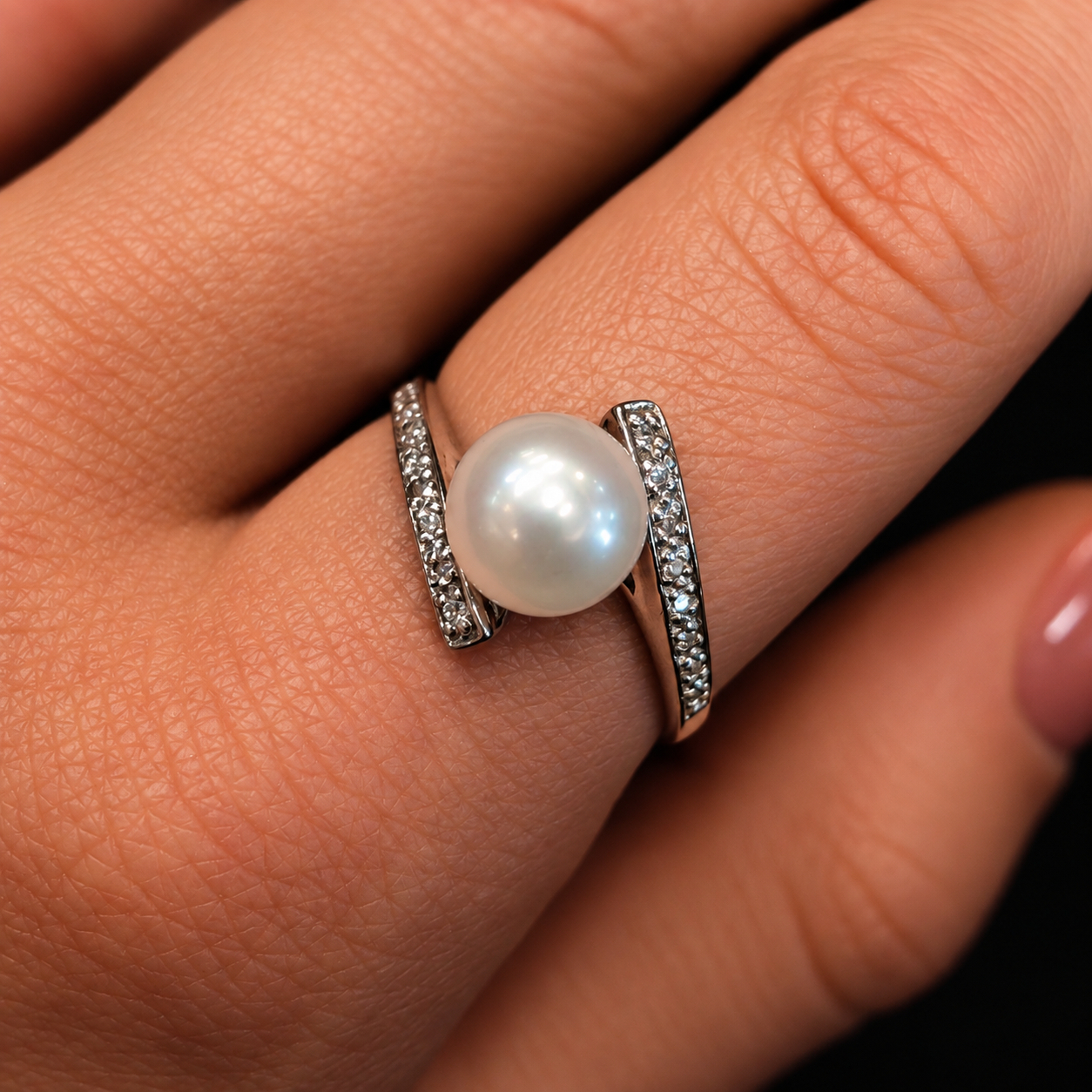 Sterling Silver Button Pearl & Cubic Zirconia Ring | 2.4g | Size R1/2 #71841 Sterling Silver Button Pearl & Cubic Zirconia Ring | 2.4g | Size R1/2 #71841 - Image 2