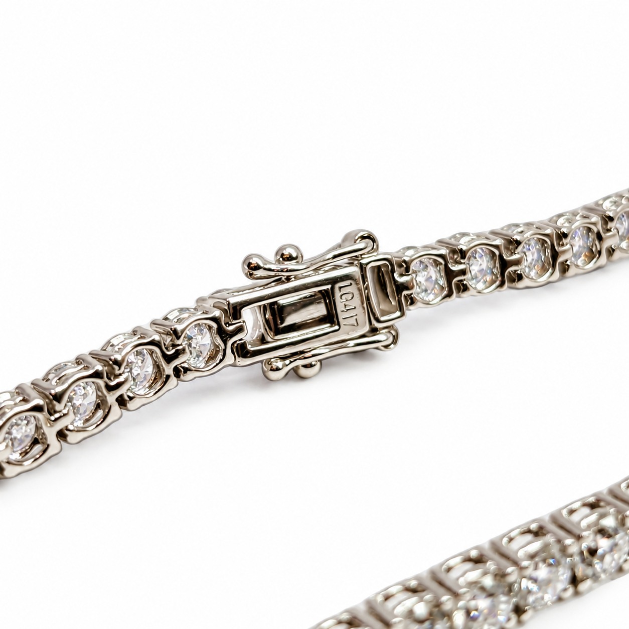 14ct White Gold Lab-Grown Diamond Tennis Bracelet | Approx. 5.5ct TDW | 18cm #72098 14ct White Gold Lab-Grown Diamond Tennis Bracelet | Approx. 5.5ct TDW | 18cm #72098 - Image 5