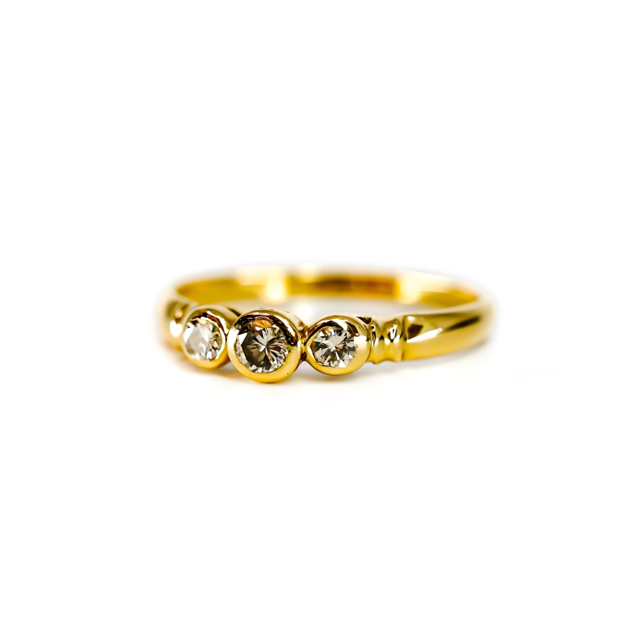 18ct Yellow Gold Diamond Trilogy Ring | 2.4g | Size P #71887 18ct Yellow Gold Diamond Trilogy Ring | 2.4g | Size P #71887 - Image 3