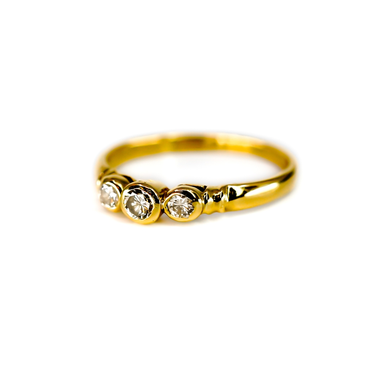 18ct Yellow Gold Diamond Trilogy Ring | 2.4g | Size P #71887 18ct Yellow Gold Diamond Trilogy Ring | 2.4g | Size P #71887 - Image 7