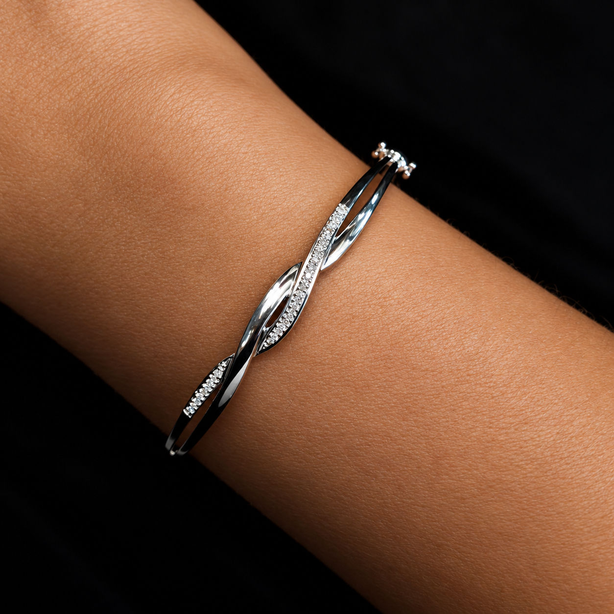 9ct White Gold Diamond Accent Bangle | 6.1g #71412 9ct White Gold Diamond Accent Bangle | 6.1g #71412 - Image 2