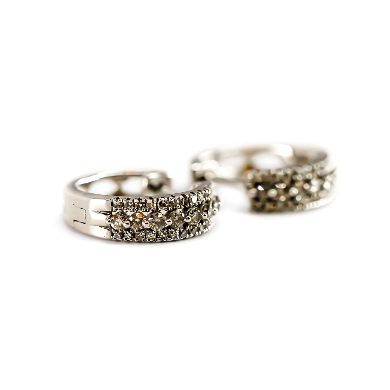 9ct White Gold Diamond Huggie Earrings | 2.1g | 13.5mm #72162 9ct White Gold Diamond Huggie Earrings | 2.1g | 13.5mm #72162 - Image 3