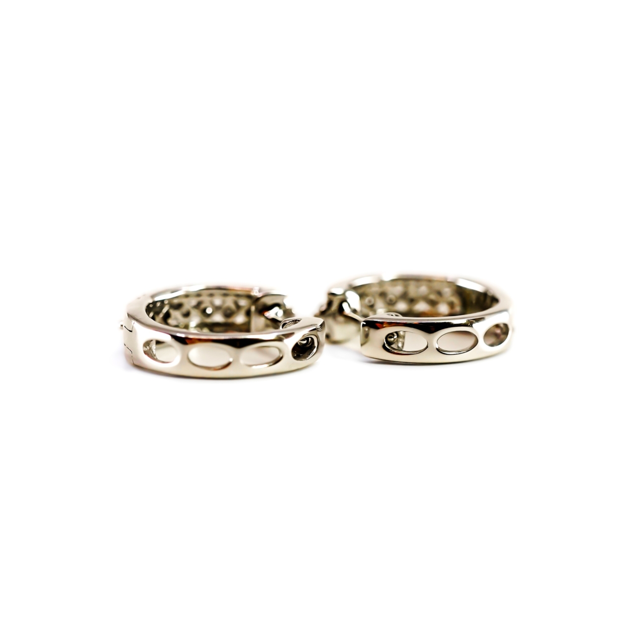 9ct White Gold Diamond Huggie Earrings | 2.1g | 13.5mm #72162 9ct White Gold Diamond Huggie Earrings | 2.1g | 13.5mm #72162 - Image 4