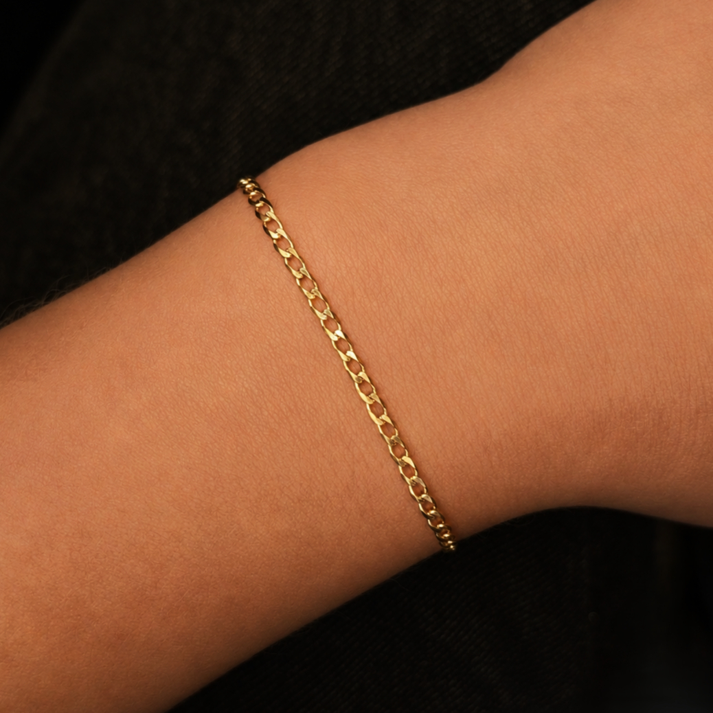 9ct Yellow Gold Curb Link Bracelet | 1.7g | 18.5cm | Italy #72047 9ct Yellow Gold Curb Link Bracelet | 1.7g | 18.5cm | Italy #72047 - Image 2