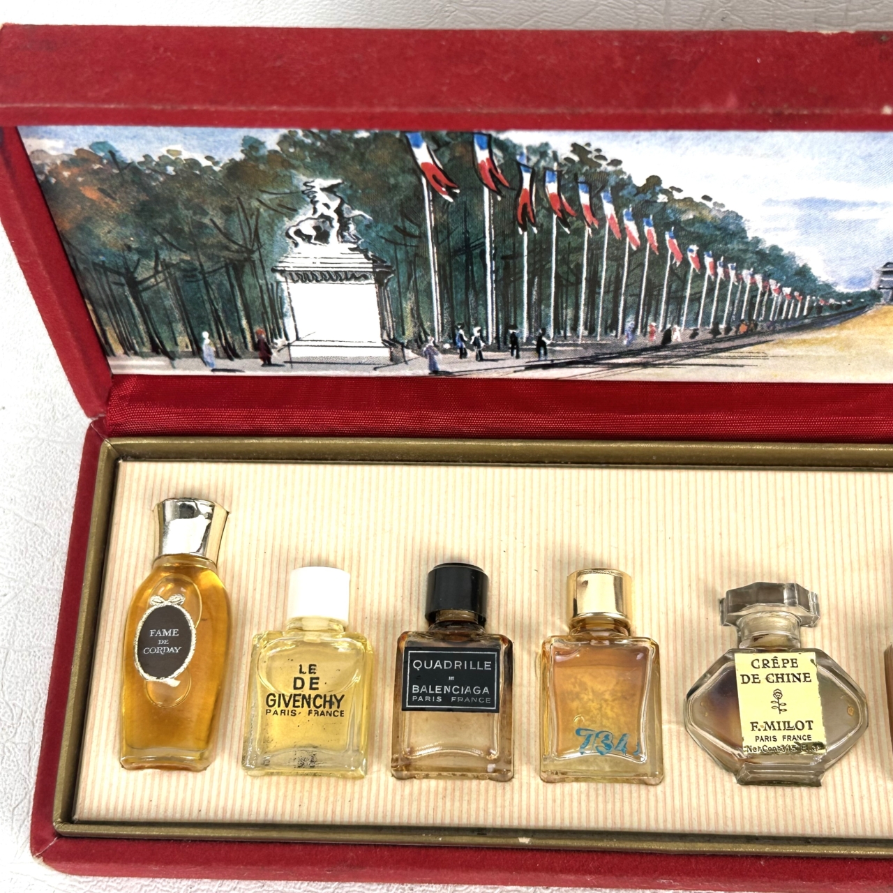 Vintage Les Parfums de Paris No. 2 Miniature Perfume Set | 10 Bottles #63385 Vintage Les Parfums de Paris No. 2 Miniature Perfume Set | 10 Bottles #63385 - Image 3
